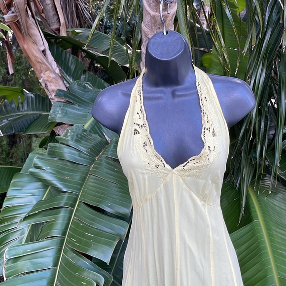 Freestyle, beautiful cut Work embroidery halter dress - Picture 5 of 10